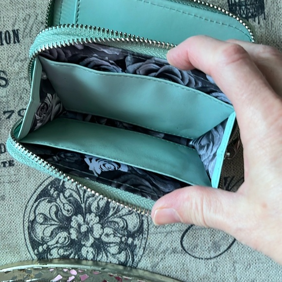 Adrienne Vittadini Silver and Mint wallet - Picture 4 of 9